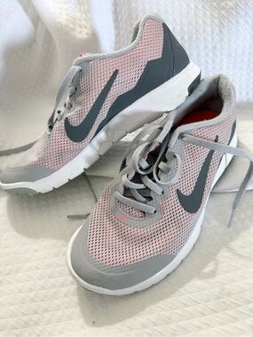 Nike Women's Grey and Pink Mesh Training Sneakers
